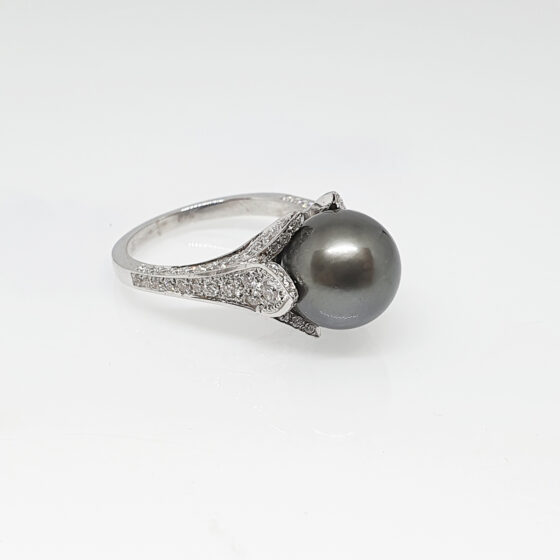 Anello con perla Thaitiana e diamanti