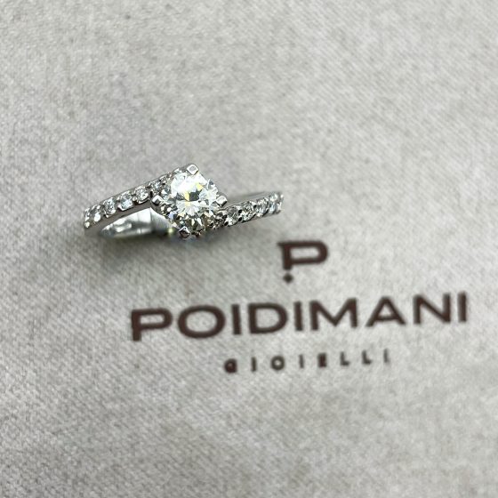 Anello solitario diamanti
